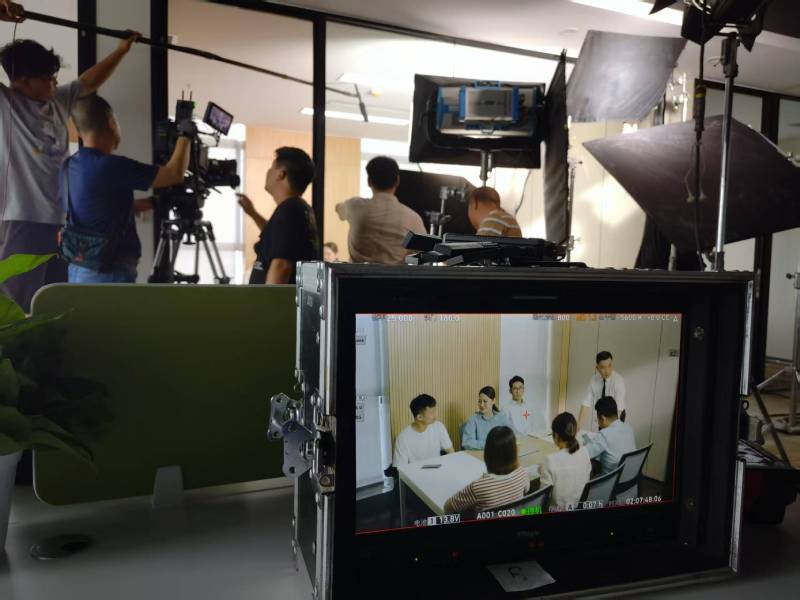 铜陵县TVC拍摄公司：科技产品视觉化大师，诠释未来感与功能美学